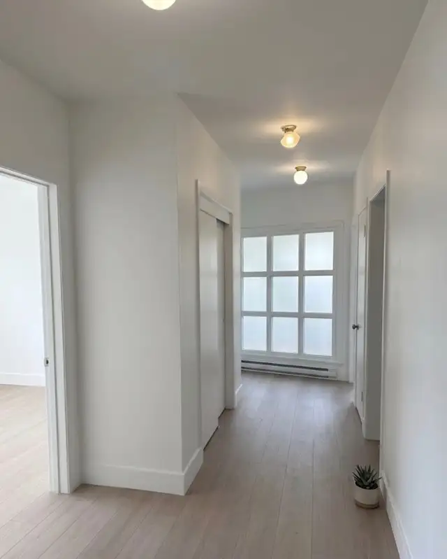 Un grand 5 1/2 en haut d’un duplex à louer