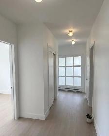 Un grand 5 1/2 en haut d’un duplex à louer