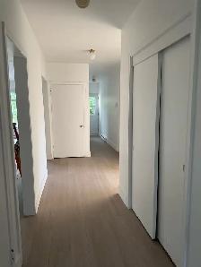 Un grand 5 1/2 en haut d’un duplex à louer - Photo 2