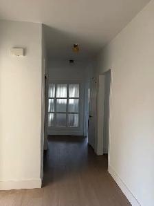 Un grand 5 1/2 en haut d’un duplex à louer - Photo 3