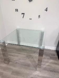 STUNNING MODERN GLASS DINING TABLE – LIKE NEW CONDITION - Photo 4