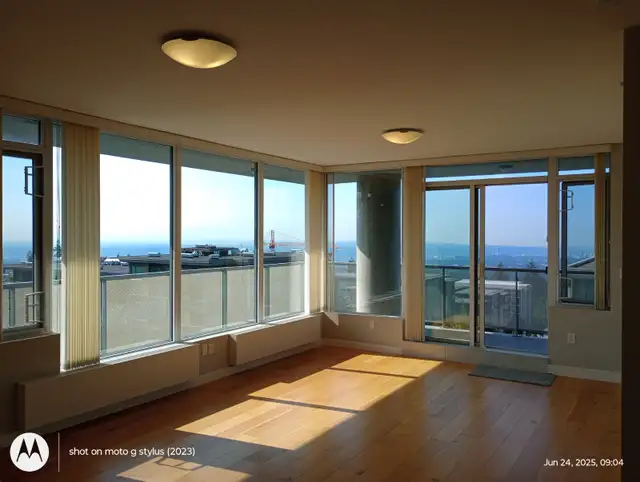 1,000 SQF 2-bedroom with 2-fullbath Condo SFU Burnaby