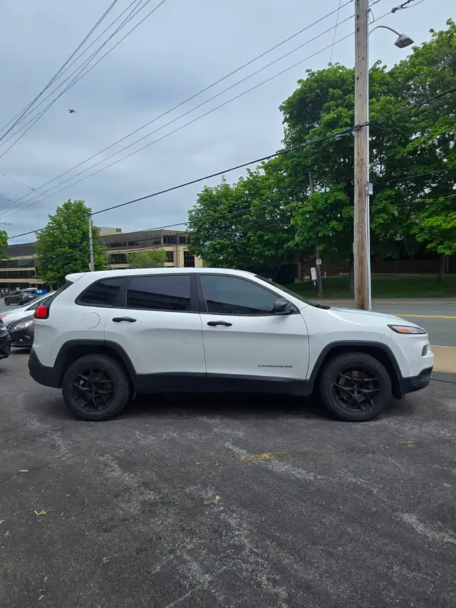 2016 jeep Cherokee sport.