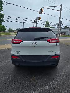 2016 jeep Cherokee sport. - Photo 2