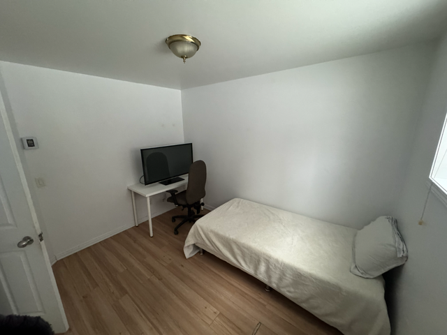 Chambre à louer Dispo 1 Aout MEUBLÉ HYDRO CHAUFFÉ WIFI