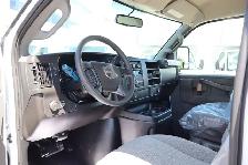GMC Savana Cargo CUBE 12 PIEDS   DECK ROUE SIMPLE / CAMION NEUF - Photo 19