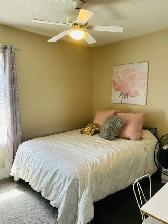 Upper unit, in an excellent upscale location in Oakridge! - Photo 7