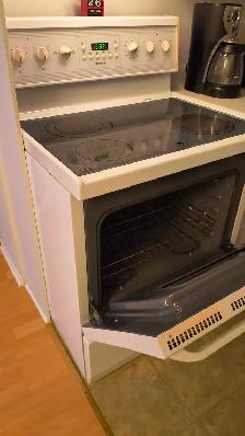 Cuisinière de marque Frigidaire (très propre) - Photo 2