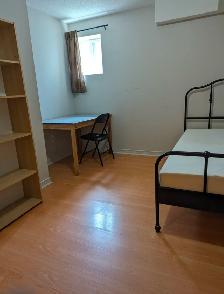 Multiple Rooms Private Bath Balcony Parking @York University - Photo 8