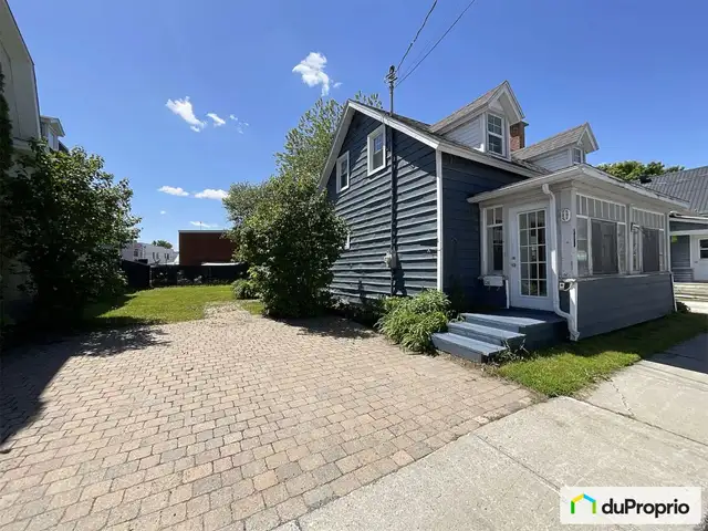 $359,000 - 1 1/2 Storey for sale in Farnham