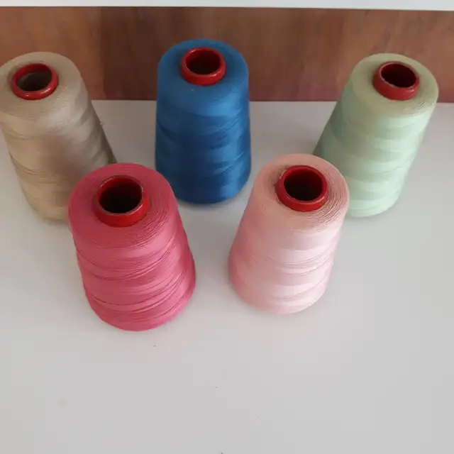 10 B0BINES DE FIL À COUDRE, 100% POLYESTER: $5.00 CHACUNE