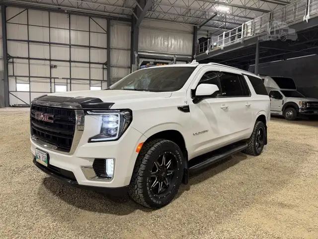 2023 GMC Yukon XL SLE