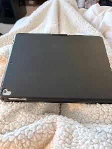 iPad 6th generation with keyboard case - Photo 2