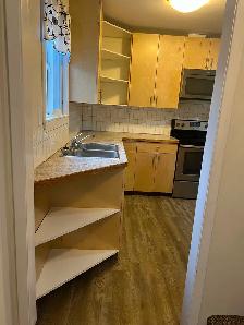 For Rent - Renovated 3 Bedroom Townhouse - Photo 3