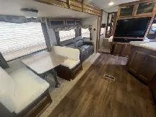 Spacious Family Bunkhouse – Clean & Ready to Camp! - Photo 13