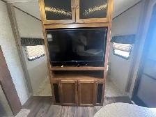 Spacious Family Bunkhouse – Clean & Ready to Camp! - Photo 14