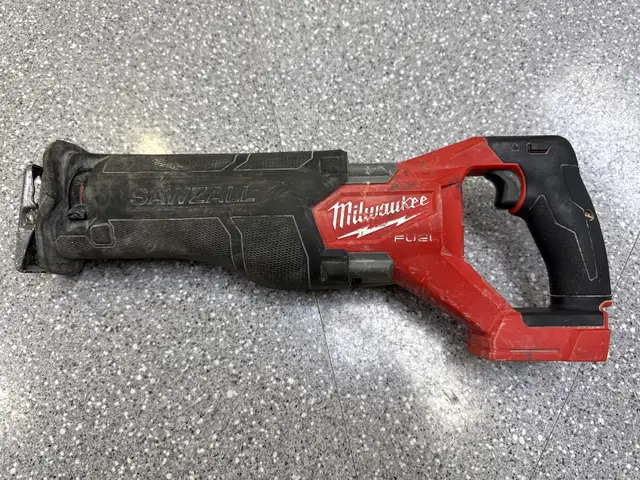 Milwaukee 3832-20 28V Brushless Sawzall