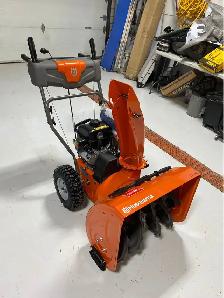 Husqvarna ST124 Snowblower