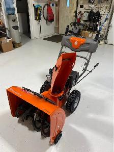 Husqvarna ST124 Snowblower - Photo 2