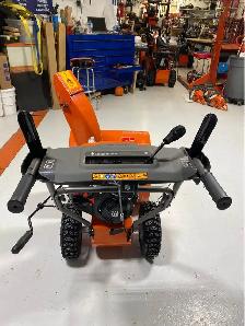 Husqvarna ST124 Snowblower - Photo 3