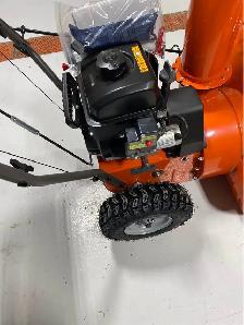 Husqvarna ST124 Snowblower - Photo 4
