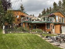 RIVERFRONT RETREAT BY THE RED DEER RIVER