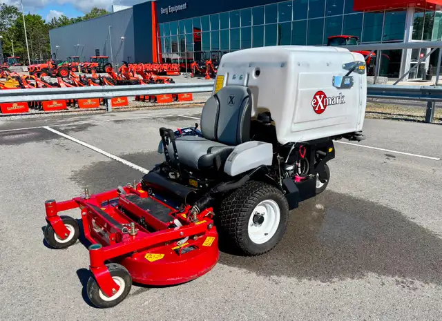 2025 Exmark Navigator 42' Mower