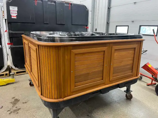 2022 Arctic Spas Yukon Prestige - Fully Refurbished