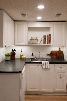 Bright Furnished 1 Bedroom 1 Bathroom Basement Suite in NW - Photo 5