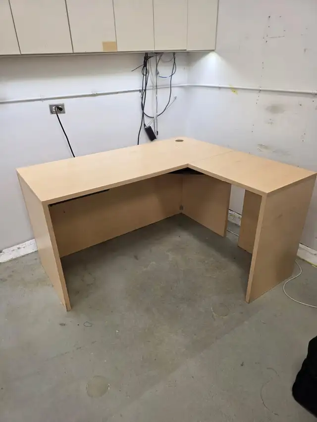 L Shaped Desk with Key Board Tray