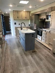 2024 Catalina 39MKTS Destination Trailer - Photo 4