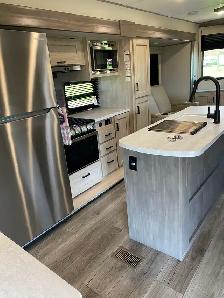 2024 Catalina 39MKTS Destination Trailer - Photo 5