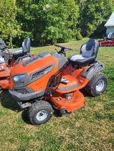 Husqvarna TS142 Riding Lawn Mower