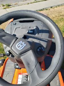 Husqvarna TS142 Riding Lawn Mower - Photo 2