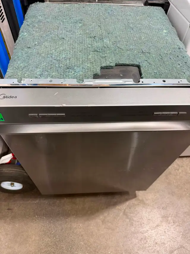 Midea 24' Front-Control Dishwasher - MDF24P2BST