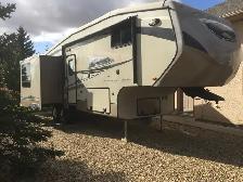 2011 Cruizer by Crossroads fifth wheel trailer