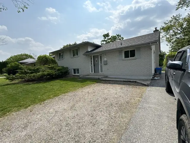 Bright and Spacious 3 Bed Upper Unit in East Barrie