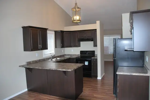 New house in Stonebridge,  2 & 3 bdrm suites - available Jume 30