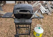 Used Master Chef Barbecue & 20 LB Propane Tank - Photo 2