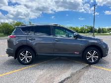 2018 Toyota RAV4 LE - Photo 4