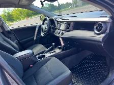 2018 Toyota RAV4 LE - Photo 13