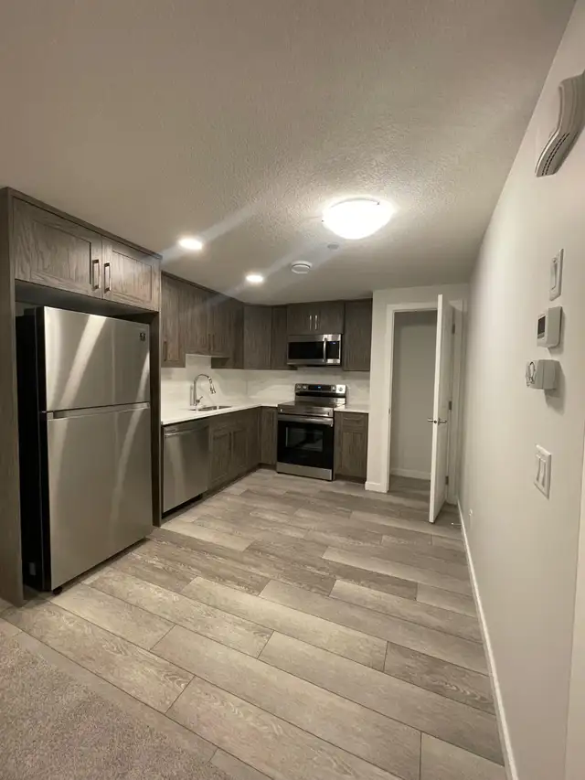 LEGAL BASEMENT SUITE FOR RENT - Livingston NW