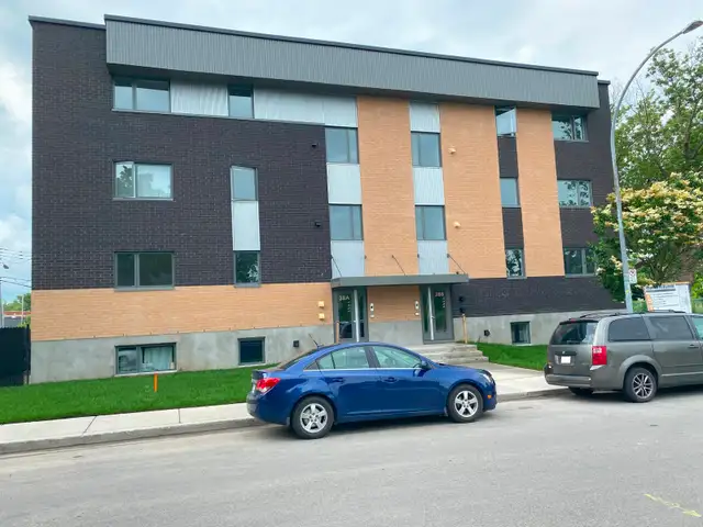 Grand 4 ½ style condo avec Bureau –Stationnement