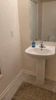 Beautiful Furnished Room for Rent in Ajax North – Ideal for One - Photo 3