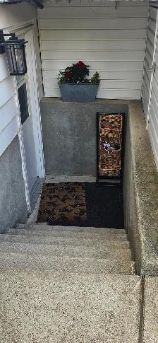 Big / Sunny / 3 Bed / 1 Bath / Inc Utilities /  $1650 - Photo 4