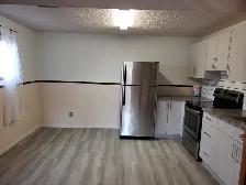 Big / Sunny / 3 Bed / 1 Bath / Inc Utilities /  $1650 - Photo 5