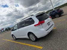 2011 Toyota sienna LE AWD - Photo 2