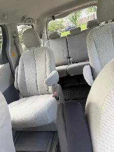 2011 Toyota sienna LE AWD - Photo 4