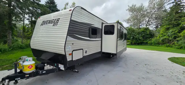 2018 AVENGER 27DBS-BIG BUNKS-SLEEP9-OUTSIDE KITCHNEN-LITE-6544LB