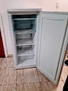 Upright Ellipse Freezer - Excellent Condition - Photo 2